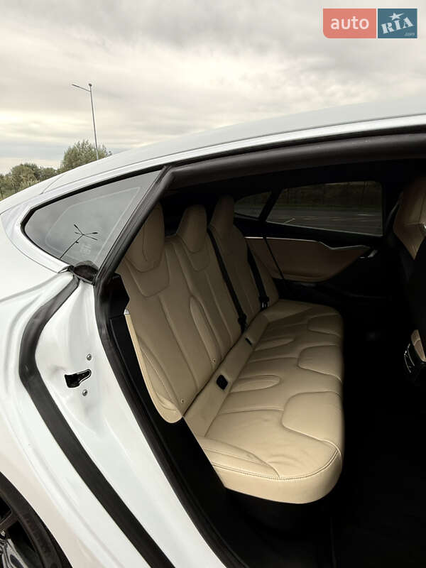 Ліфтбек Tesla Model S 2016 в Рівному