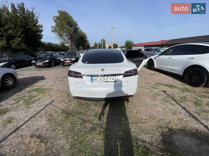Лифтбек Tesla Model S 2016 в Луцке