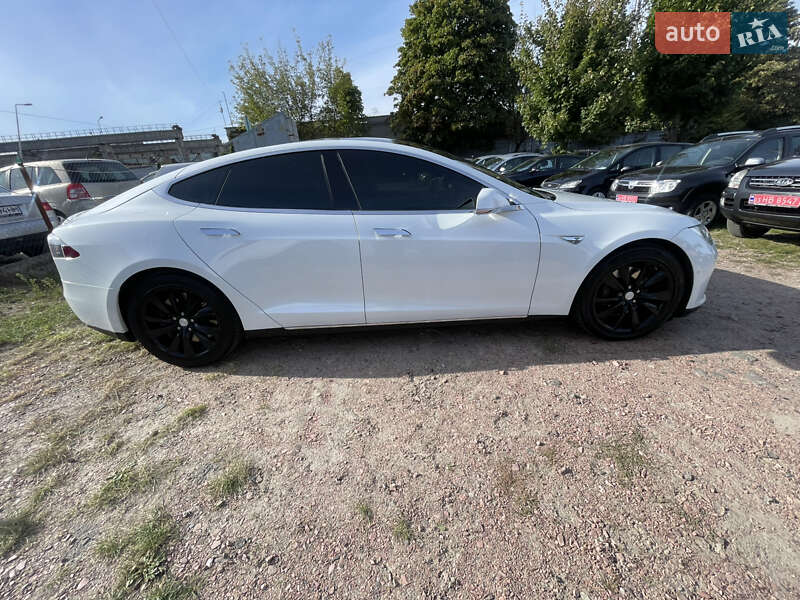 Лифтбек Tesla Model S 2016 в Луцке