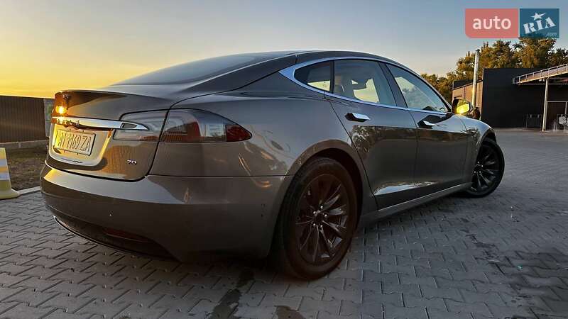 Ліфтбек Tesla Model S 2016 в Києві фото 6 Ліфтбек Tesla Model S 2016 в Києві