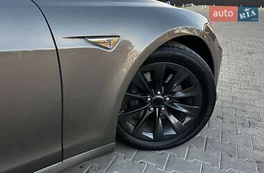 Лифтбек Tesla Model S 2016 в Киеве