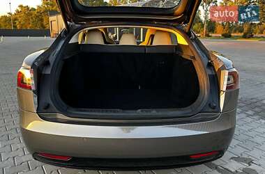 Лифтбек Tesla Model S 2016 в Киеве