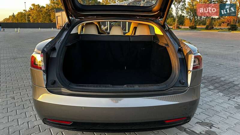 Ліфтбек Tesla Model S 2016 в Києві фото 14 Ліфтбек Tesla Model S 2016 в Києві