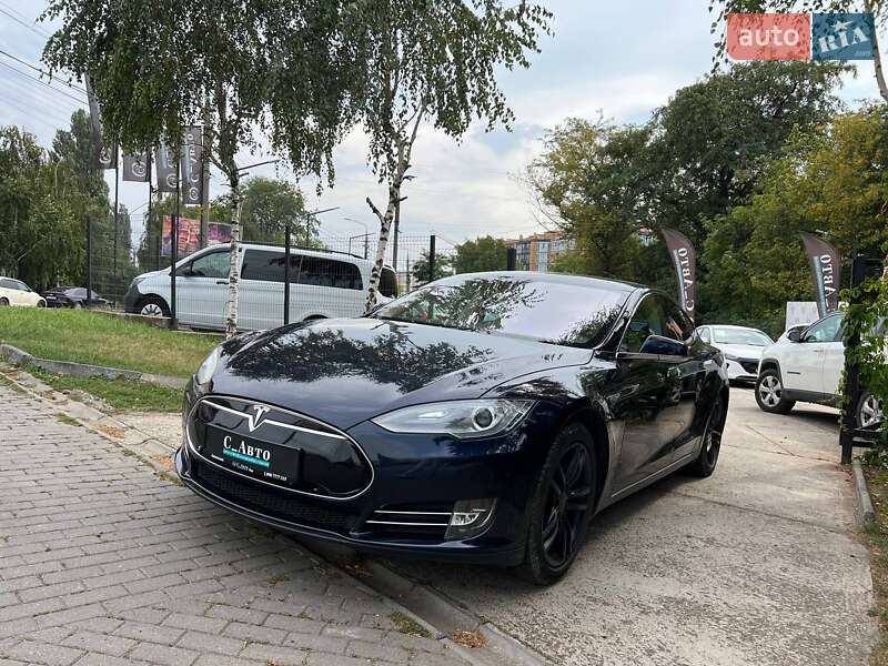 Лифтбек Tesla Model S 2014 в Черновцах