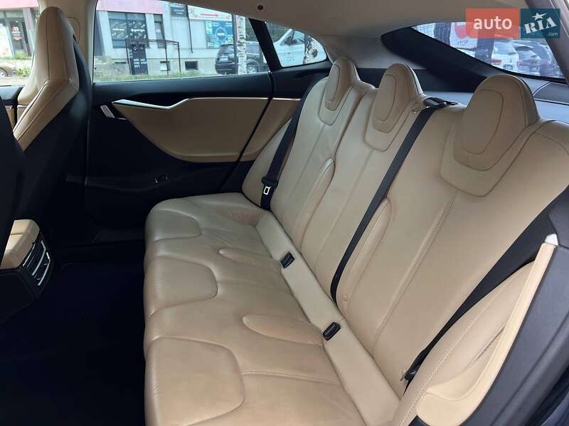Лифтбек Tesla Model S 2014 в Черновцах