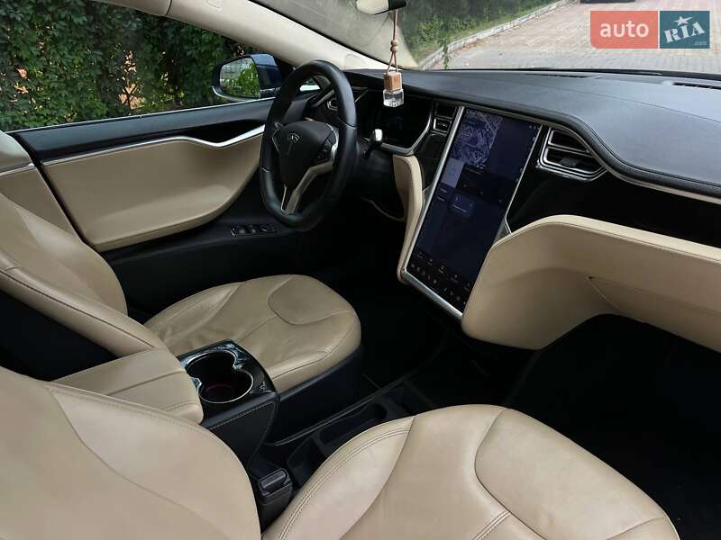 Лифтбек Tesla Model S 2014 в Черновцах