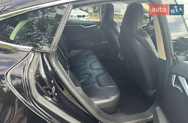 Лифтбек Tesla Model S 2015 в 
