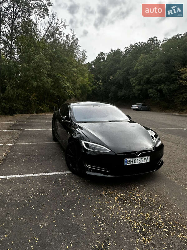 Лифтбек Tesla Model S 2017 в Одессе