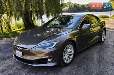 Лифтбек Tesla Model S 2016 в Ивано-Франковске