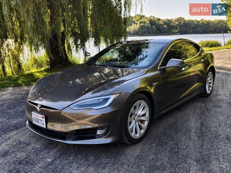 Лифтбек Tesla Model S 2016 в Ивано-Франковске