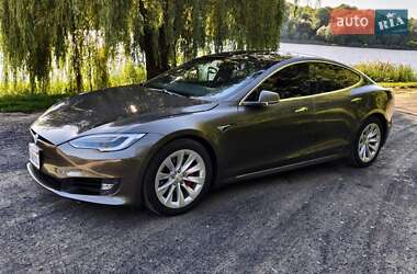 Лифтбек Tesla Model S 2016 в Ивано-Франковске