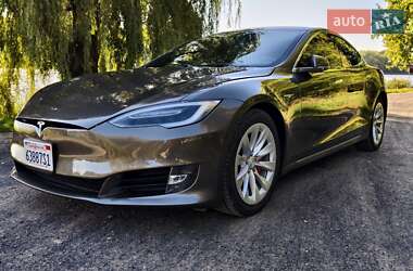 Лифтбек Tesla Model S 2016 в Ивано-Франковске
