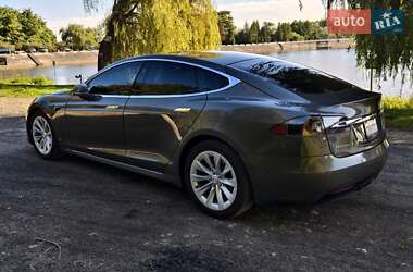 Лифтбек Tesla Model S 2016 в Ивано-Франковске
