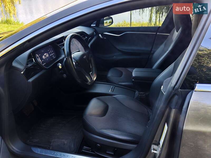 Лифтбек Tesla Model S 2016 в Ивано-Франковске