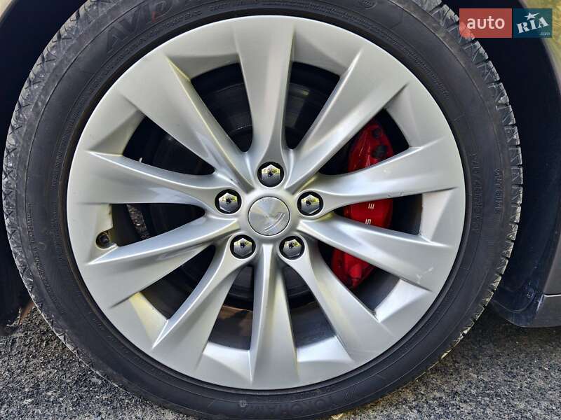 Лифтбек Tesla Model S 2016 в Ивано-Франковске