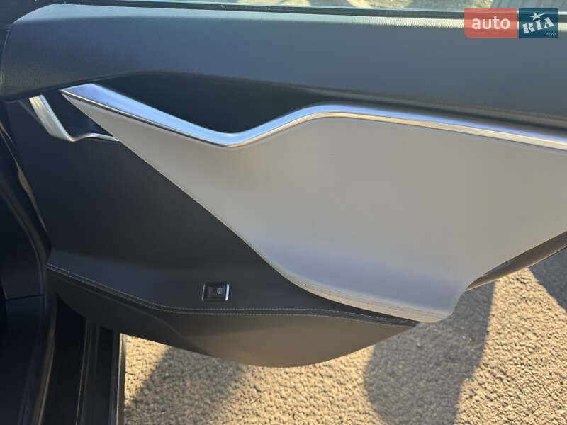 Ліфтбек Tesla Model S 2013 в Одесі