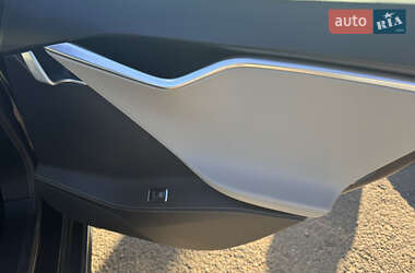Лифтбек Tesla Model S 2013 в 