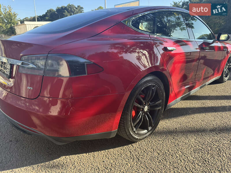 Ліфтбек Tesla Model S 2013 в Одесі