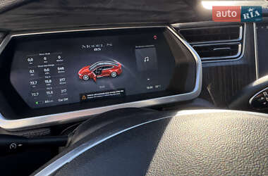 Лифтбек Tesla Model S 2013 в 