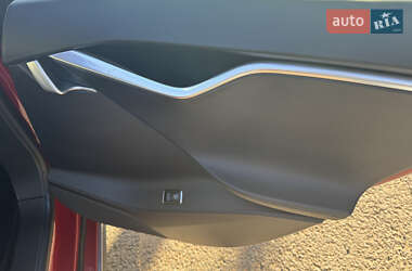 Лифтбек Tesla Model S 2013 в 