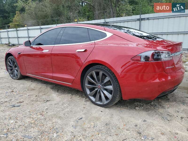 Лифтбек Tesla Model S 2017 в Киеве