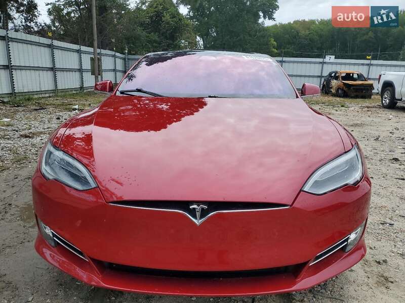 Лифтбек Tesla Model S 2017 в Киеве