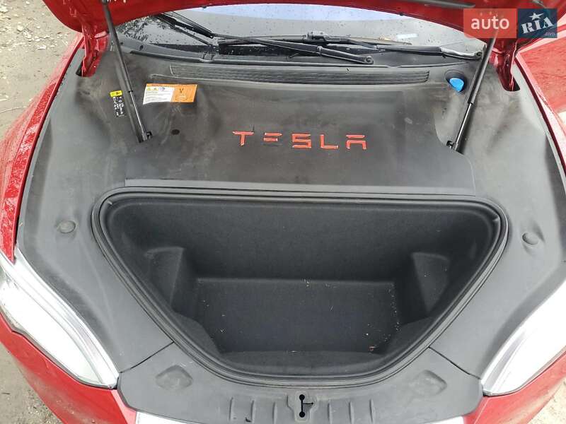Лифтбек Tesla Model S 2017 в Киеве