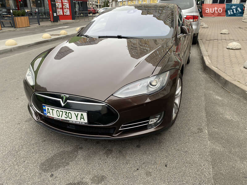 Лифтбек Tesla Model S 2015 в Киеве фото 2 Лифтбек Tesla Model S 2015 в Киеве