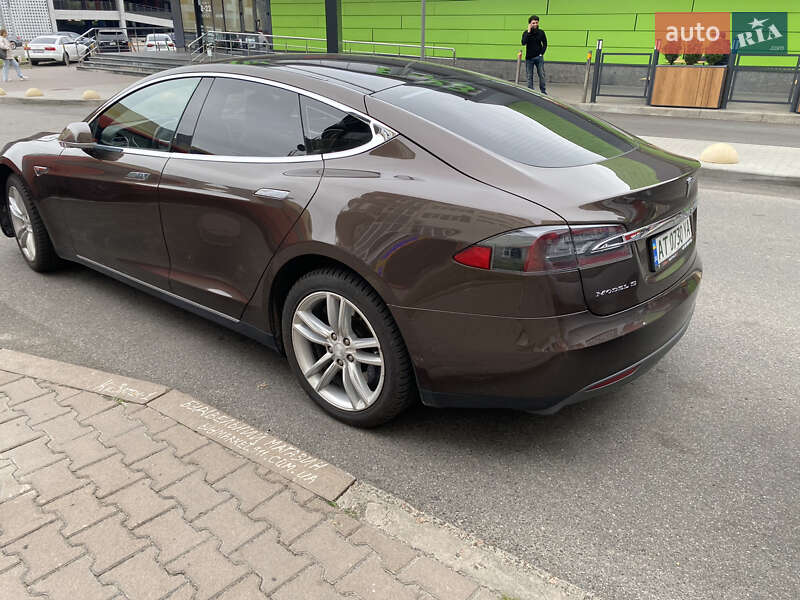 Ліфтбек Tesla Model S 2015 в Києві