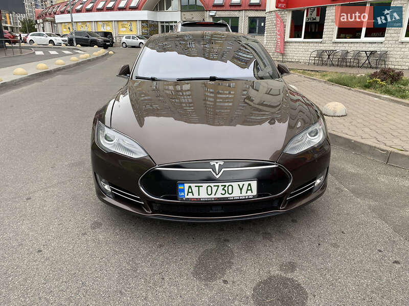 Лифтбек Tesla Model S 2015 в Киеве фото 3 Лифтбек Tesla Model S 2015 в Киеве