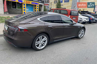 Лифтбек Tesla Model S 2015 в 