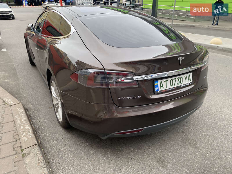 Лифтбек Tesla Model S 2015 в Киеве фото 8 Лифтбек Tesla Model S 2015 в Киеве