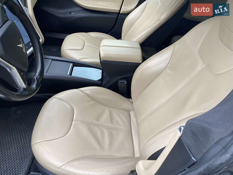 Ліфтбек Tesla Model S 2015 в Києві