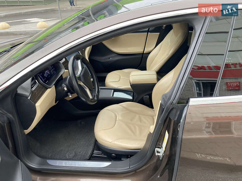 Лифтбек Tesla Model S 2015 в Киеве фото 17 Лифтбек Tesla Model S 2015 в Киеве