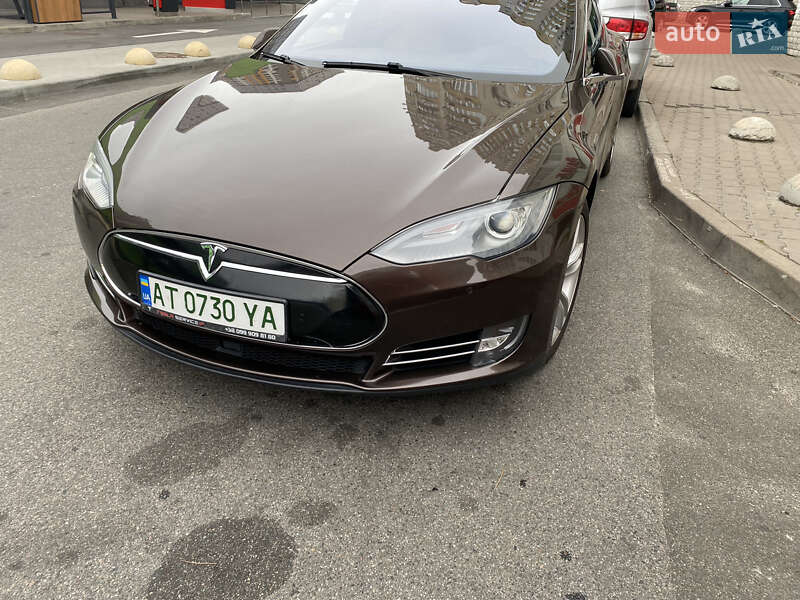 Ліфтбек Tesla Model S 2015 в Києві