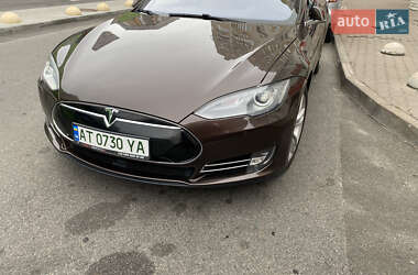Лифтбек Tesla Model S 2015 в 