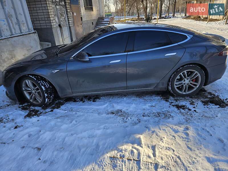 Лифтбек Tesla Model S 2013 в Синельниково
