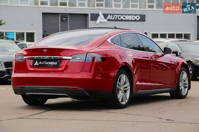 Ліфтбек Tesla Model S 2013 в Києві