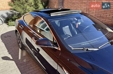 Лифтбек Tesla Model S 2013 в 