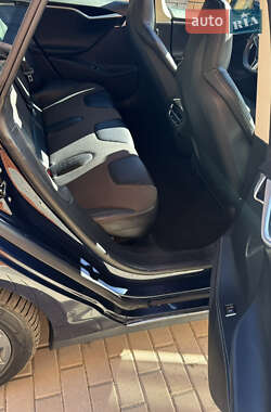 Лифтбек Tesla Model S 2013 в 