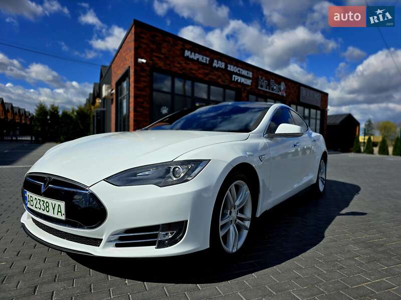 Лифтбек Tesla Model S 2013 в Виннице