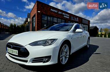 Лифтбек Tesla Model S 2013 в 