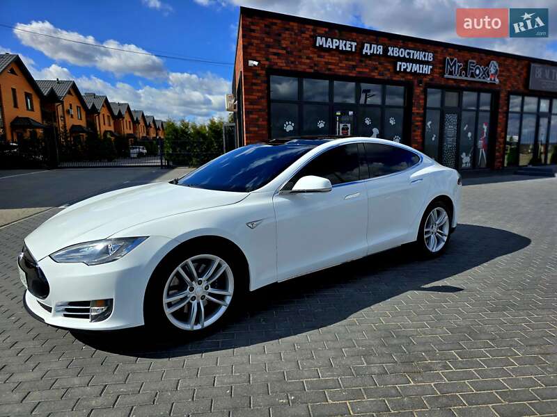 Лифтбек Tesla Model S 2013 в Виннице