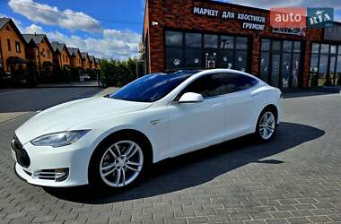 Лифтбек Tesla Model S 2013 в 