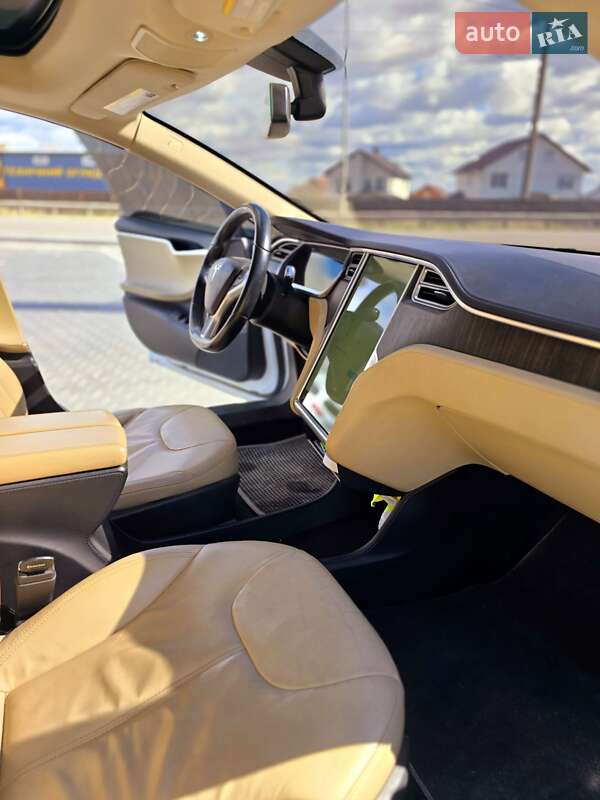 Лифтбек Tesla Model S 2013 в Виннице