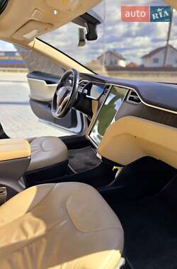 Лифтбек Tesla Model S 2013 в 