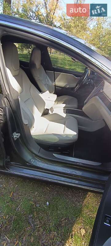 Лифтбек Tesla Model S 2014 в Кривом Роге