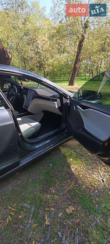 Ліфтбек Tesla Model S 2014 в Кривому Розі фото 32 Ліфтбек Tesla Model S 2014 в Кривому Розі