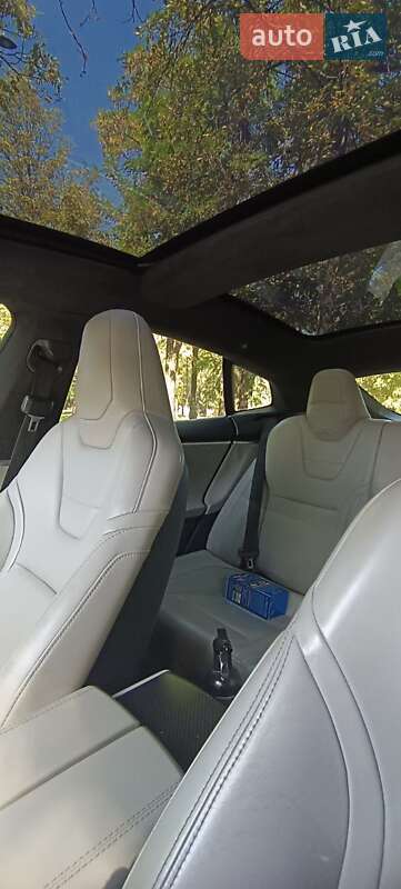 Лифтбек Tesla Model S 2014 в Кривом Роге