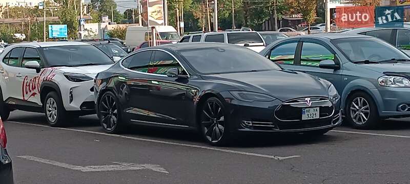 Ліфтбек Tesla Model S 2014 в Кривому Розі фото 30 Ліфтбек Tesla Model S 2014 в Кривому Розі